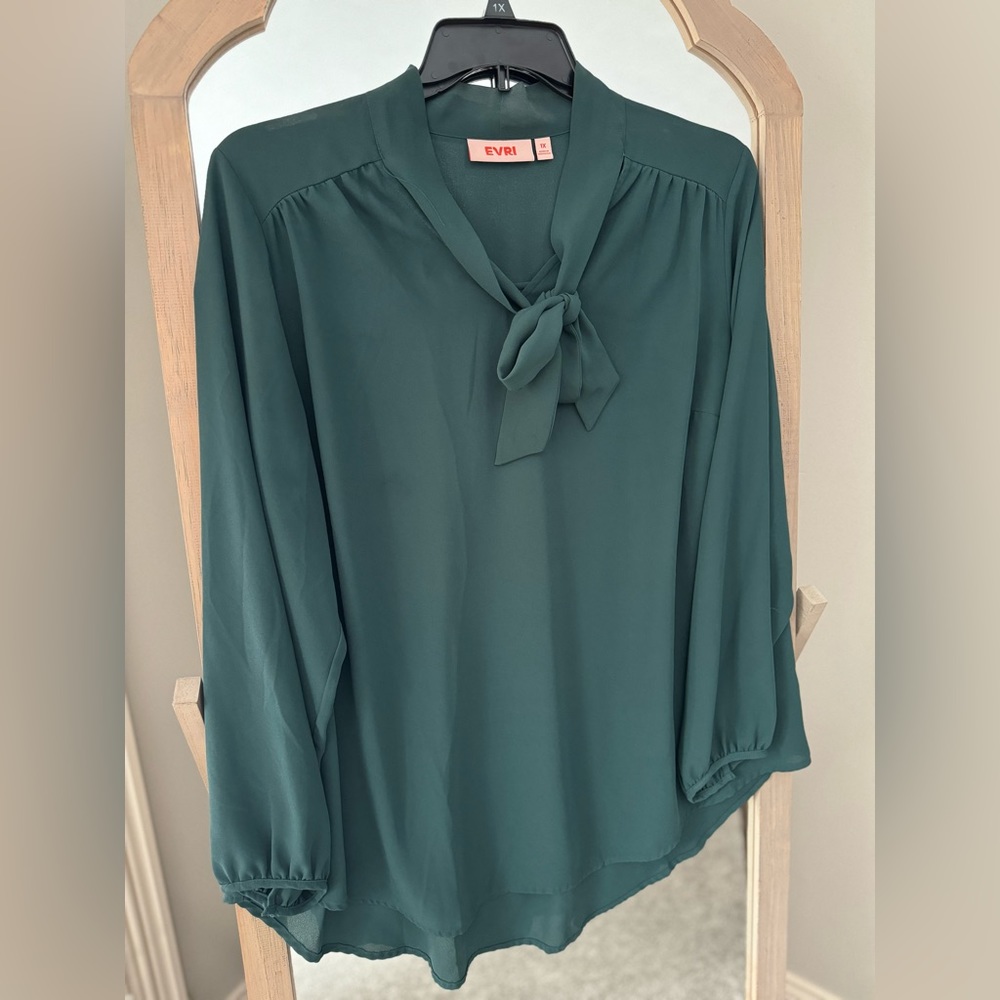 Evri top- in great condition
